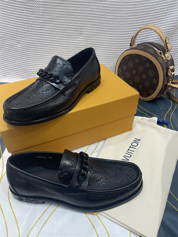 Lv Loafer 054