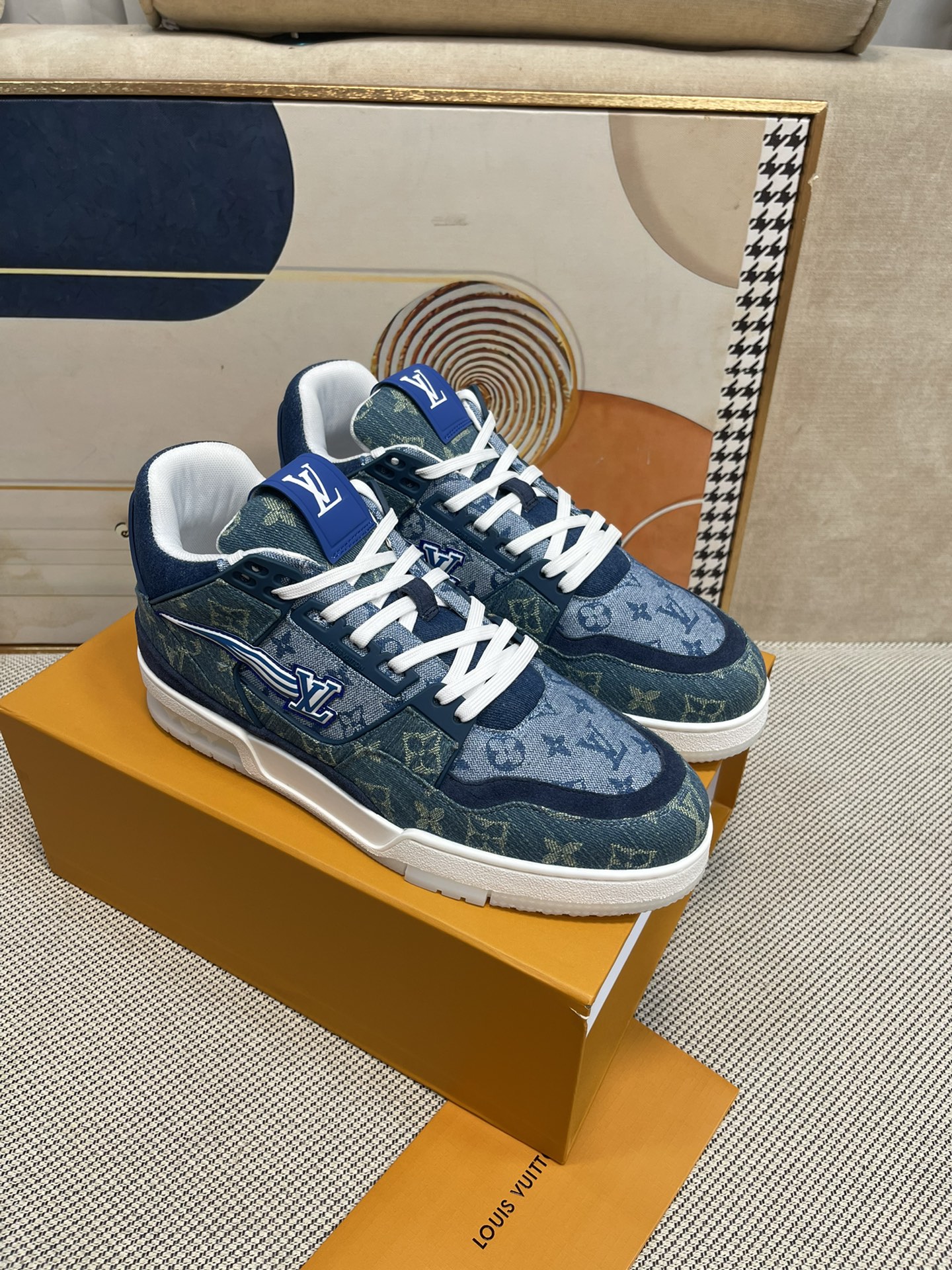 Lv Trainer Sneaker 102