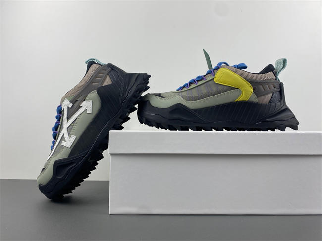 Off-White c/o Virgil Abloh