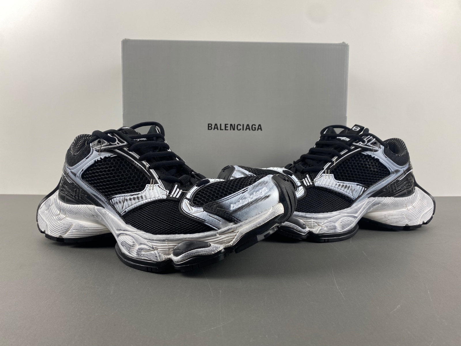 14 Balenciaga  803681-W3ST4-0120