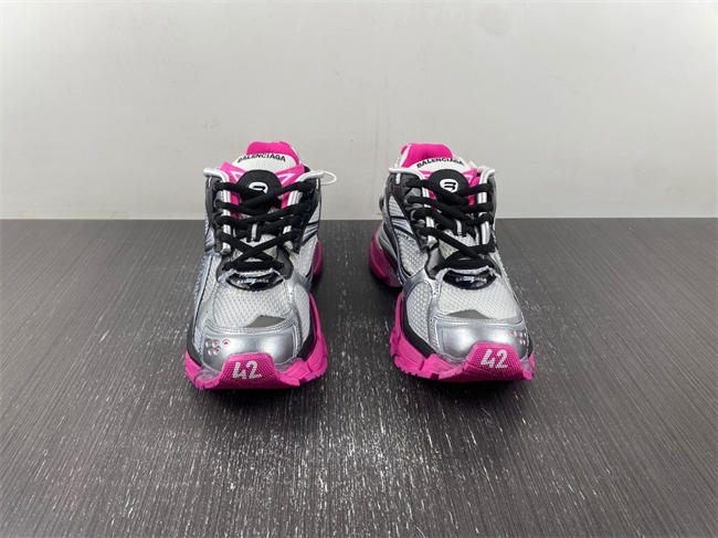 7.5 Balenciaga 772774-W3RBW-9155