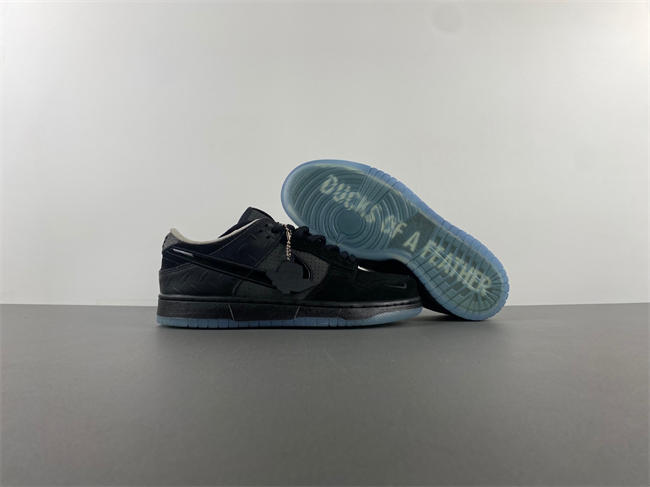 Division Street x Nike Dunk Low Lux “Oregon Black” HV1470-001