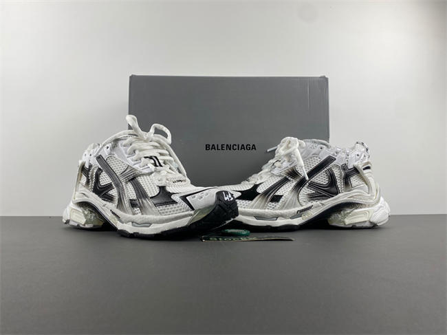 7.5Balenciaga  772774 WRUNG 9010