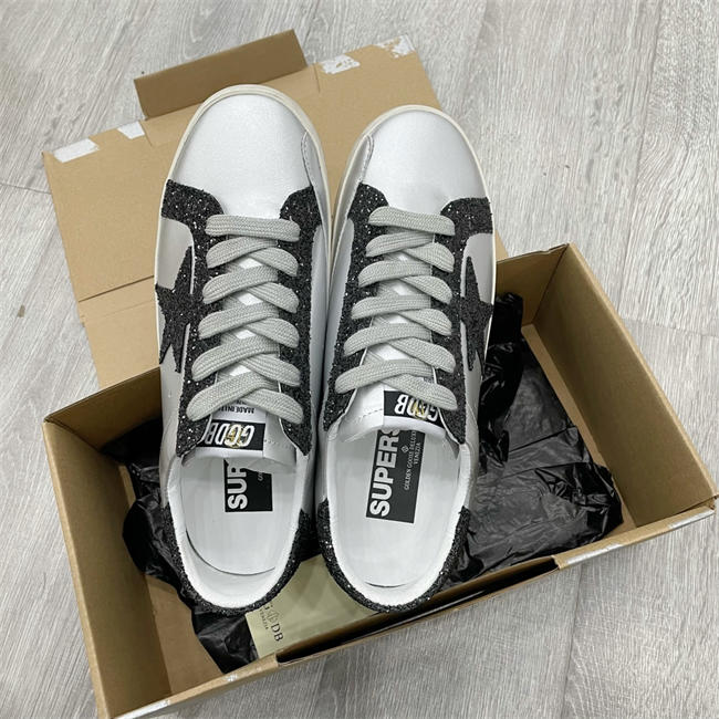 Golden Goose Sneaker