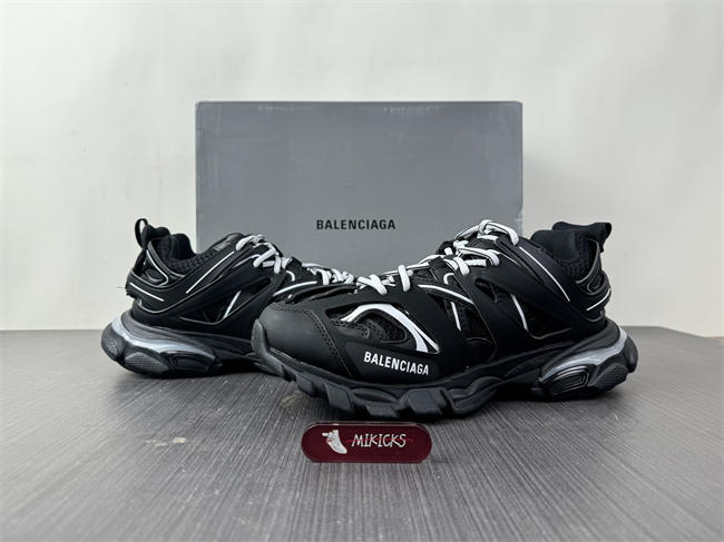 BLCG TRACK SNEAKER 542023 W1GB1 2045 with LED