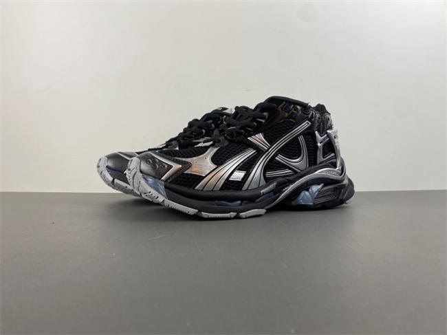 7.5 Balenciaga Runner 772774 W3RNY 0322