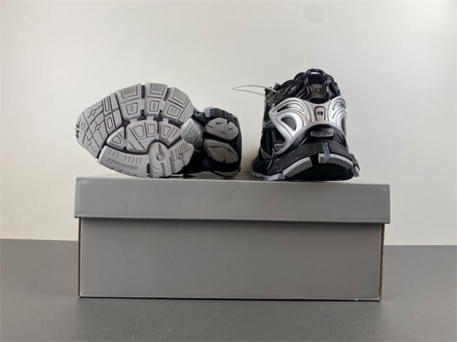 7.5 Balenciaga Runner 772774 W3RNY 0322